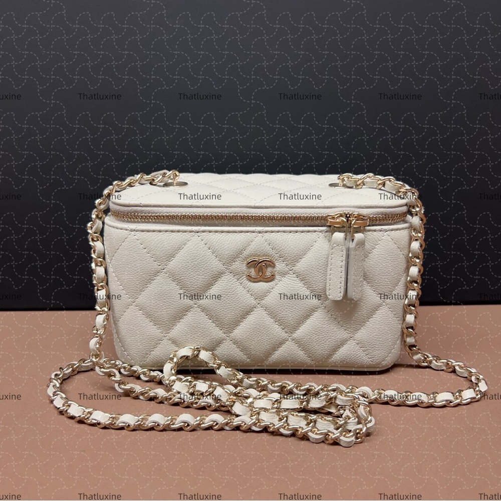 NWT Chanel White Vanity Case